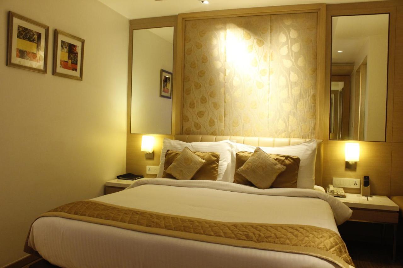 Hotel Swati Делхи Екстериор снимка